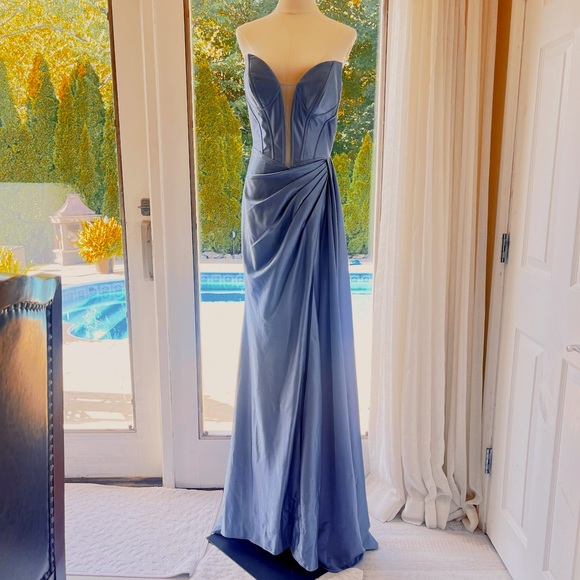 BEAUTIFUL GREY VIENNA GOWN ⭐️ - Picture 12 of 13